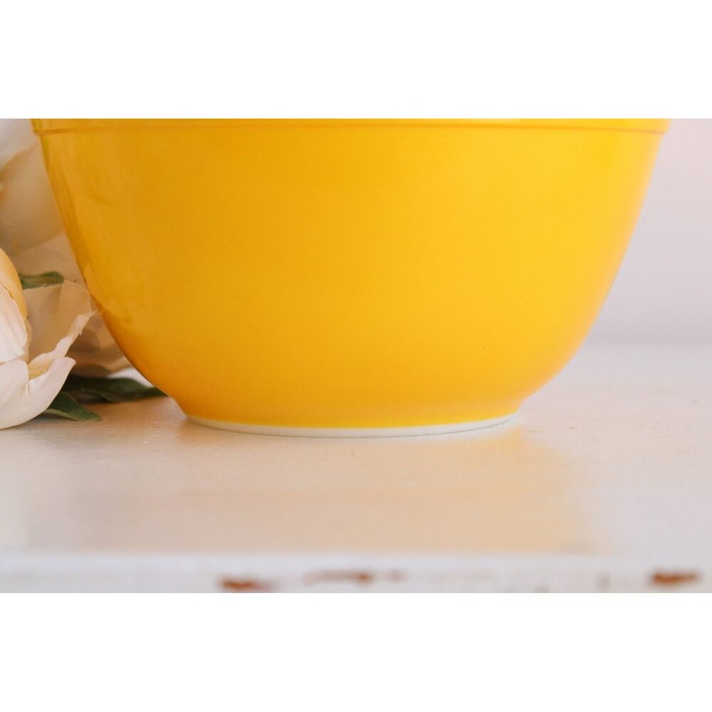 Vintage 1960s 1970s Pyrex #402 Yellow Daisy Mixing Bowl,1.5 Quart Retro Kitchen - Picture 7 of 10